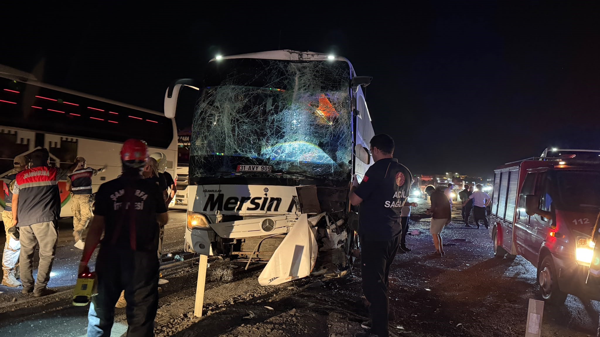 Şanlıurfa’da iki yolcu otobüsü çarpıştı, 13 kişi yaralandı