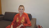 Şarkıcı Deniz Seki evinde düştü, ameliyata alındı