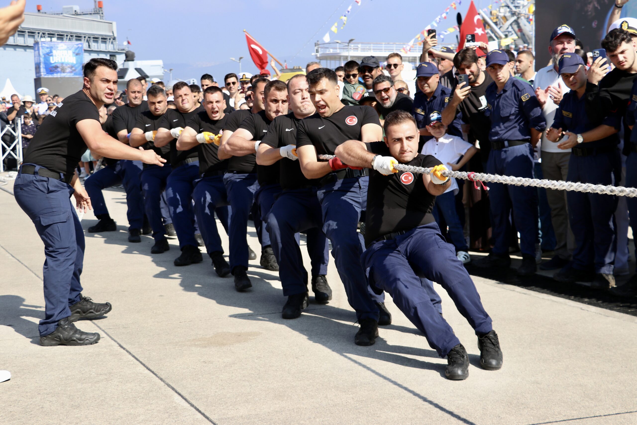 TEKNOFEST Mavi Vatan’da halat çekme heyecanı