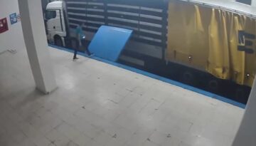 TIR’ın içinde firar edecekti. Suç örgütü üyesi yurt dışına kaçarken yakalandı