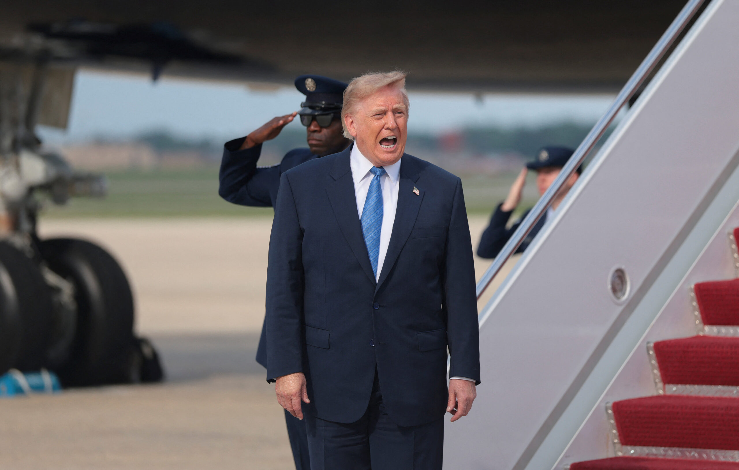 Trump, “ABD Uzay Akademisi” kuracaklarını açıkladı