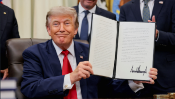 Trump ısrarcı. ABD doğumla vatandaşlığı kısıtlıyor