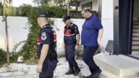 Tutuklanan Menderes Belediye Başkanı İlkay Çiçek görevden uzaklaştırıldı
