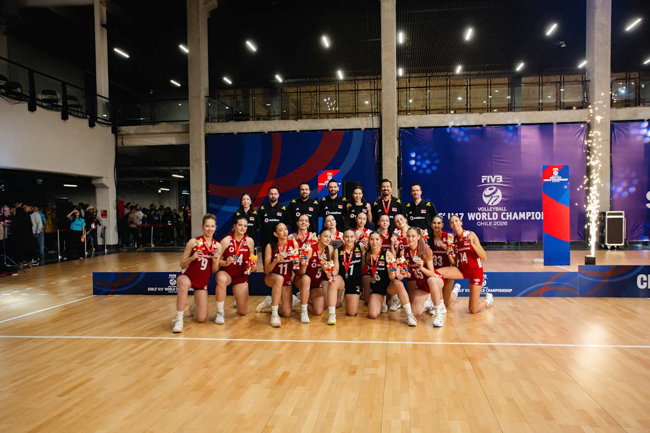 U17 Kadın Milli Voleybol Takımı, dünya ikincisi oldu
