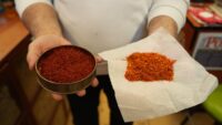 150 bin çiçekten sadece 1 kilo çıkıyor. Gramı 900 TL, faydaları saymakla bitmiyor