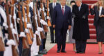 64 yıl sonra bir ilk. Trump, Şi’yi uçağın kapısında karşıladı