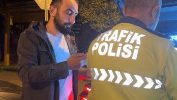 Alkollü sürücüden polislere “abartmayın” tepkisi