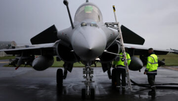 Almanya’daki Spangdahlem ABD Hava Üssü’nden kalkan bir F-16 düştü