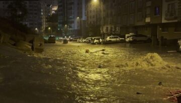 Ankara’da sağanak sonrası rögar taştı