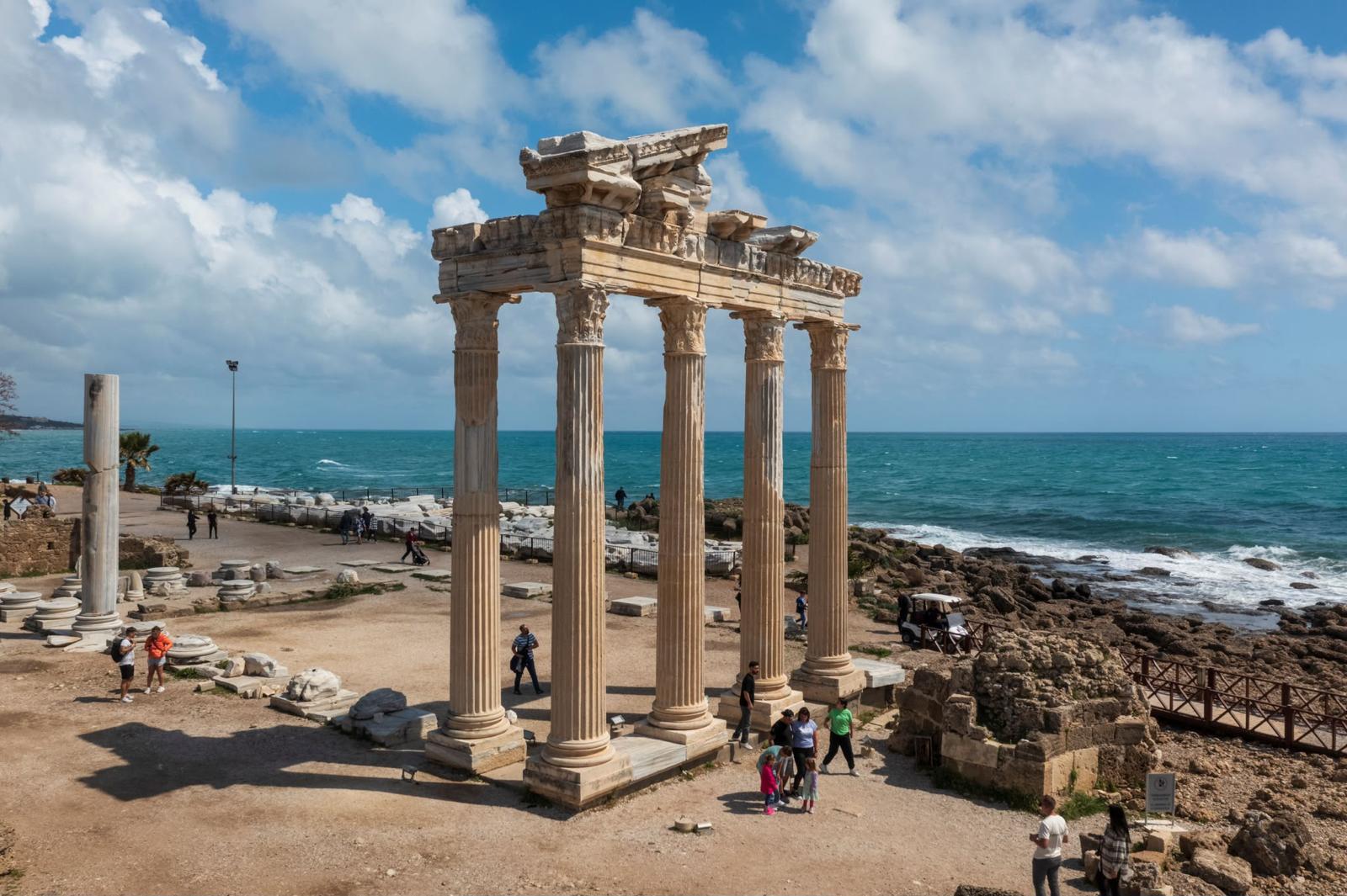 Bakan Ersoy’dan Dünya Turizm Günü mesajı