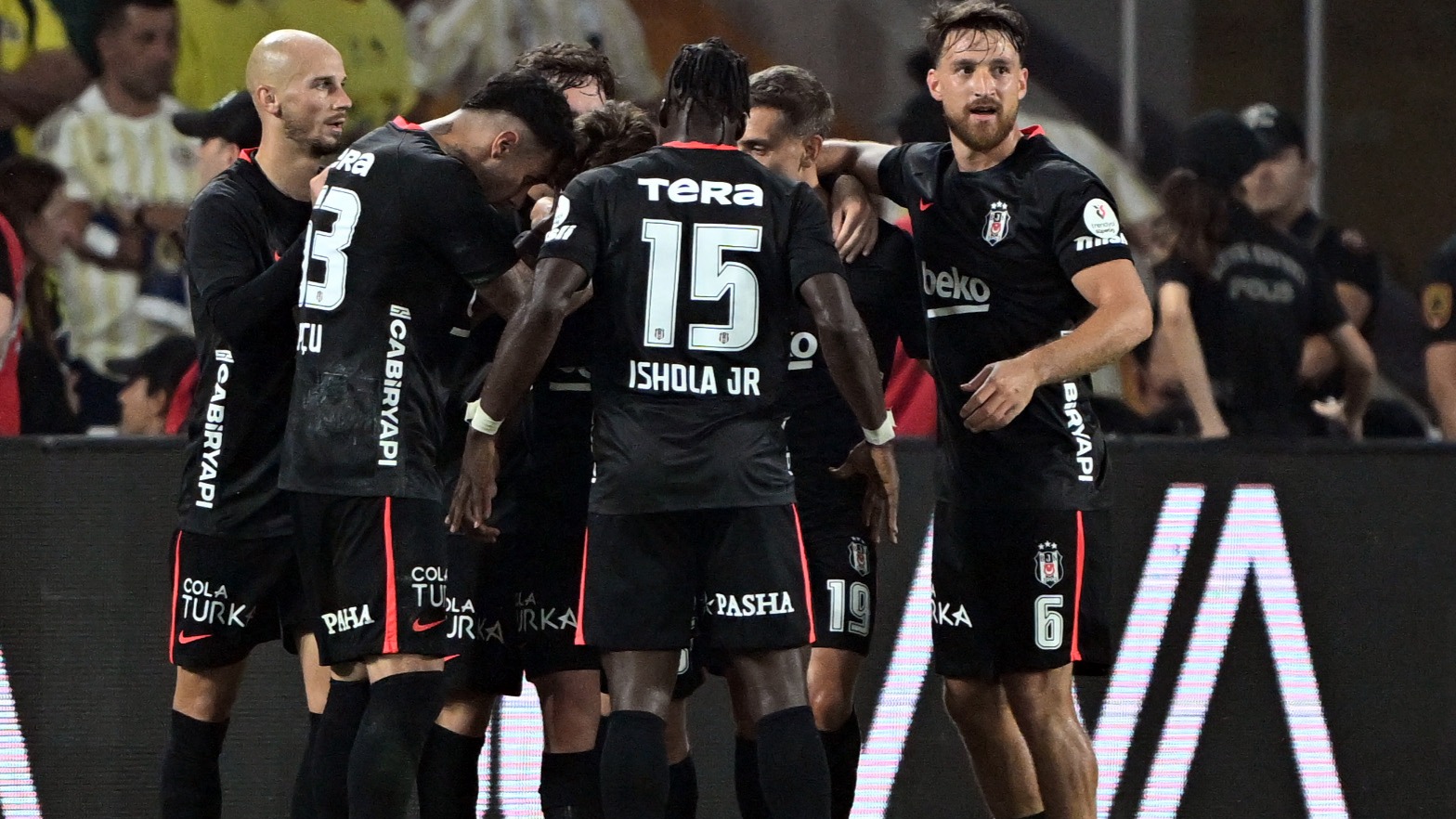 Beşiktaş derbide Fenerbahçe’yi mağlup etti