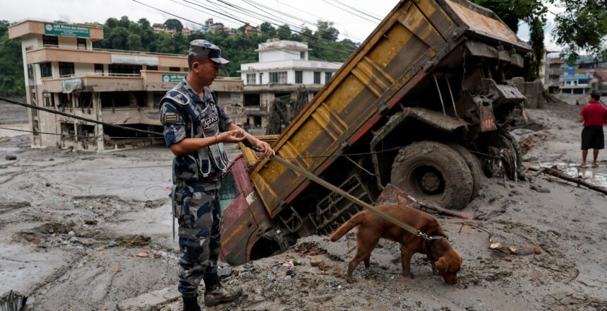BM: Nepal’deki seller en az 2,2 milyon ton enkaz bıraktı