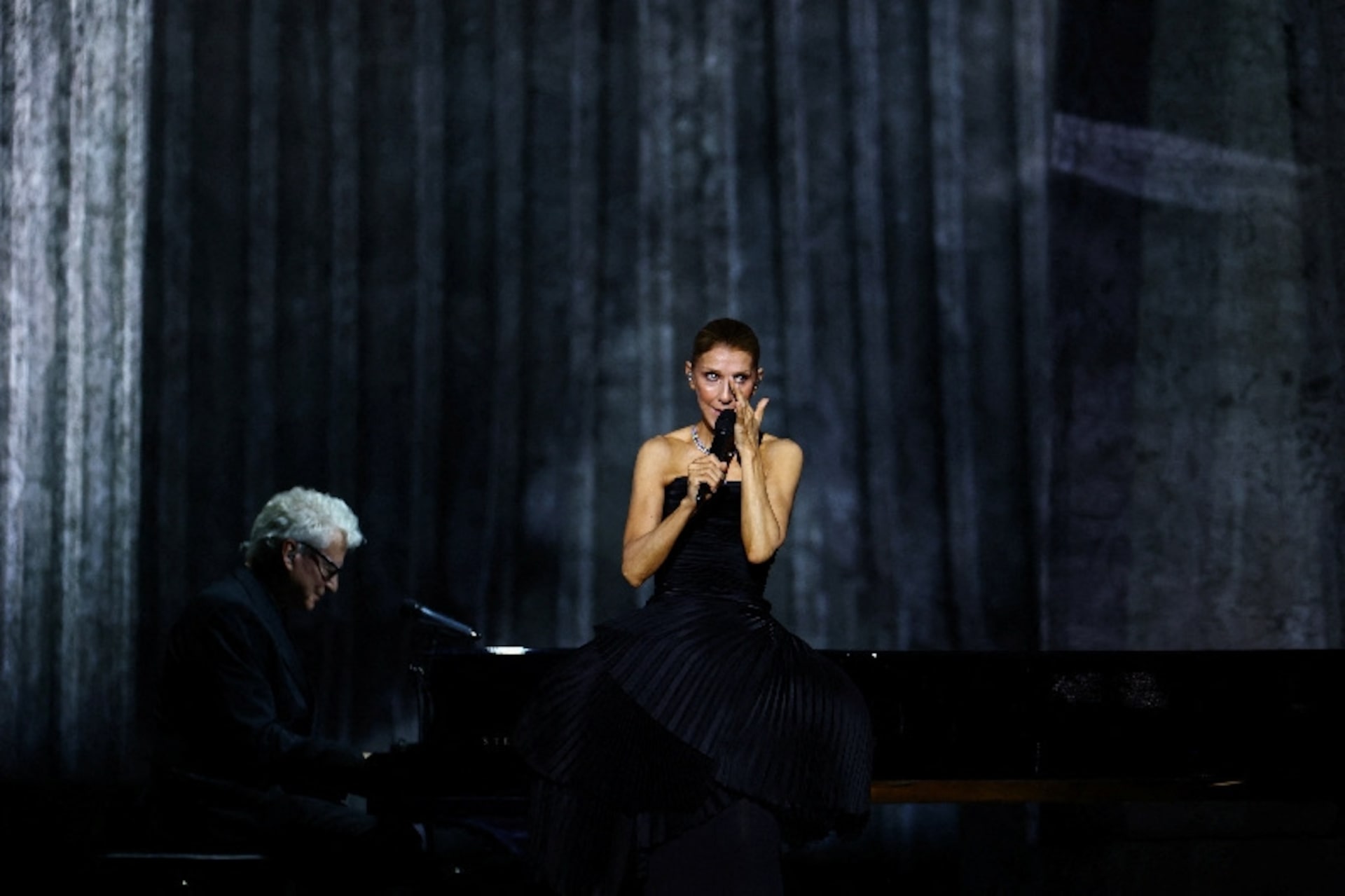 Celine Dion, yıllar sonra sahnelere geri döndü