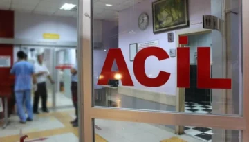 Çocuğunu almaya gitti, okul bahçesinde bıçaklandı