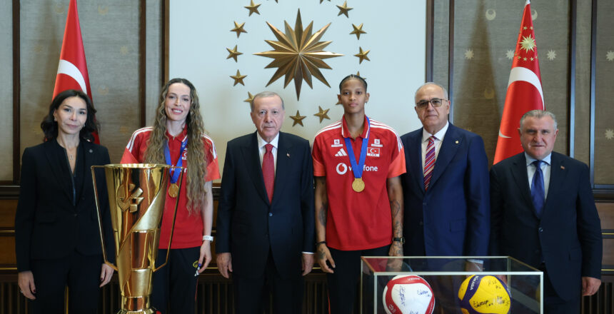 Cumhurbaşkanı Erdoğan, şampiyon milli voleybolcuları kabul etti