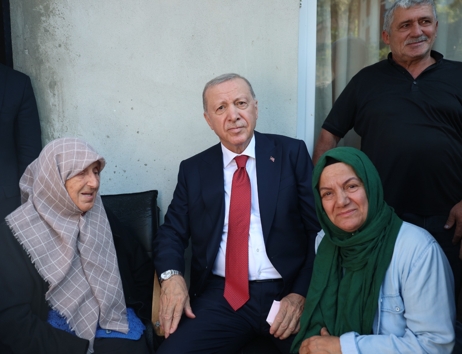 Cumhurbaşkanı Erdoğan’dan komşularına ziyaret
