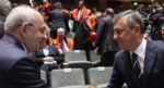 Dikkat çeken anlar. Kemal Kılıçdaroğlu ile Özgür Özel tokalaştı