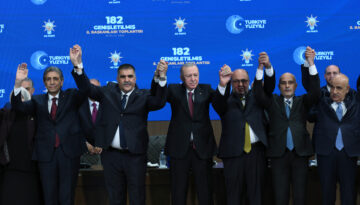 Dokuz belediye başkanı AK Parti’ye katıldı
