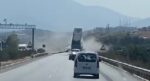 Dorsesini açık unutan tır EDS levhasını yerinden söktü