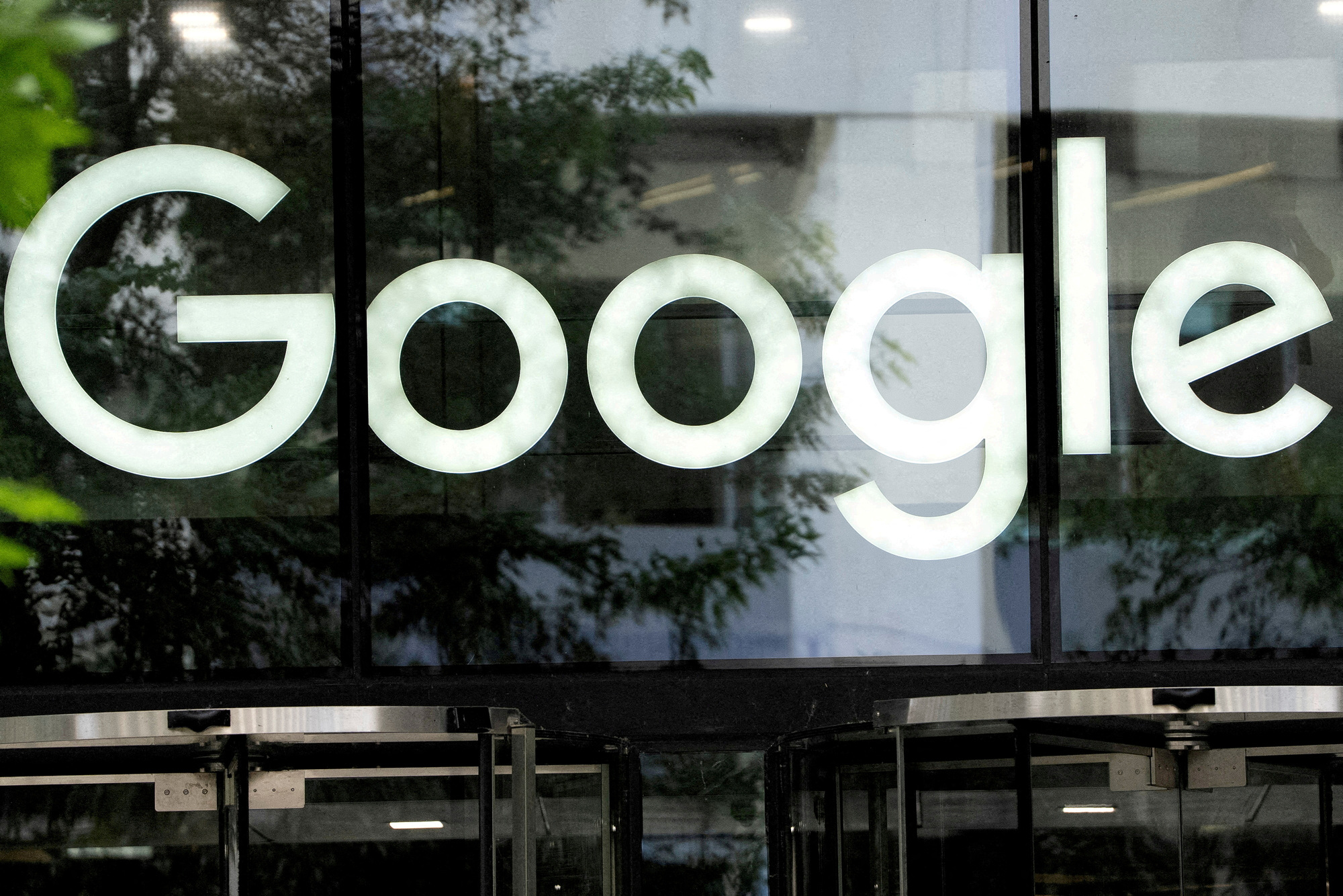 Eski Google mühendisi uyardı. “Yapay zekayı durdurmak için zaman daralıyor”
