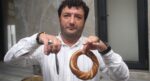 Ezber bozan lezzet. Ordu’da hamsili simit satılıyor