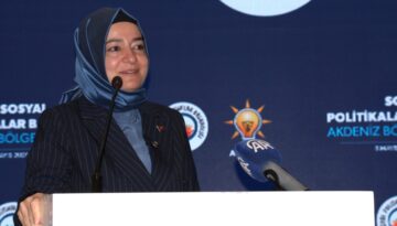 Fatma Betül Sayan Kaya: Tüm görevlerimden affımı istedim