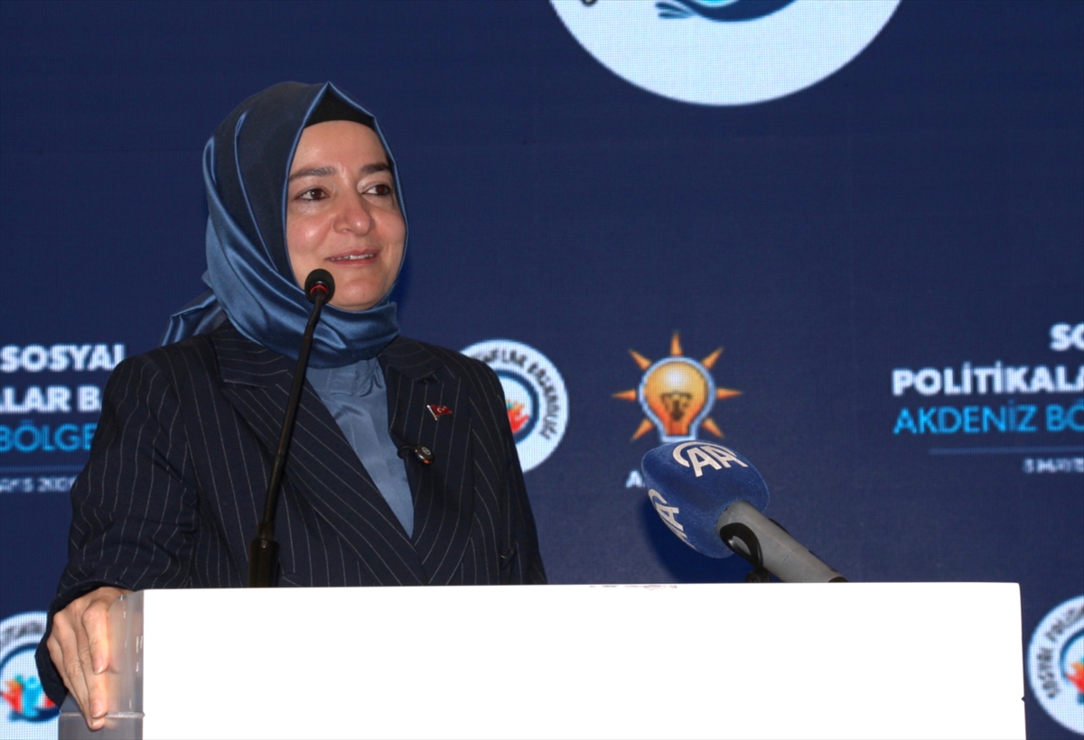 Fatma Betül Sayan Kaya: Tüm görevlerimden affımı istedim