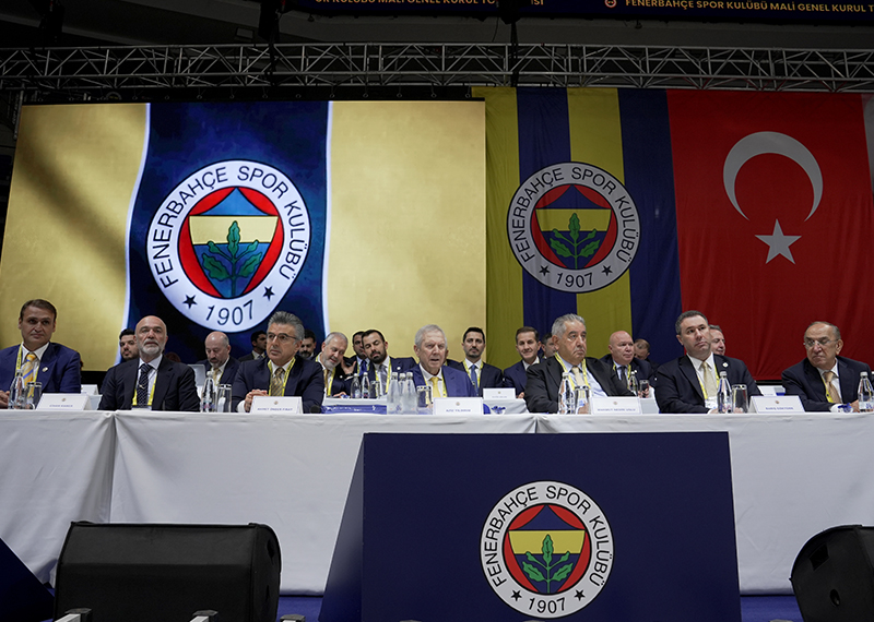 Fenerbahçe’de tarihi genel kurul. Gerginlik ve dikkat çeken sözler