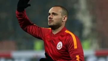 Galatasaray’ın eski yıldızı, eşyalarını açık artırmaya çıkardı