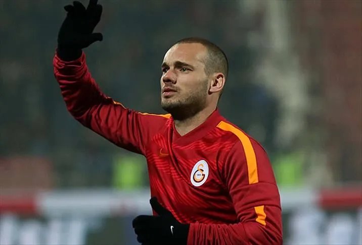 Galatasaray’ın eski yıldızı, eşyalarını açık artırmaya çıkardı