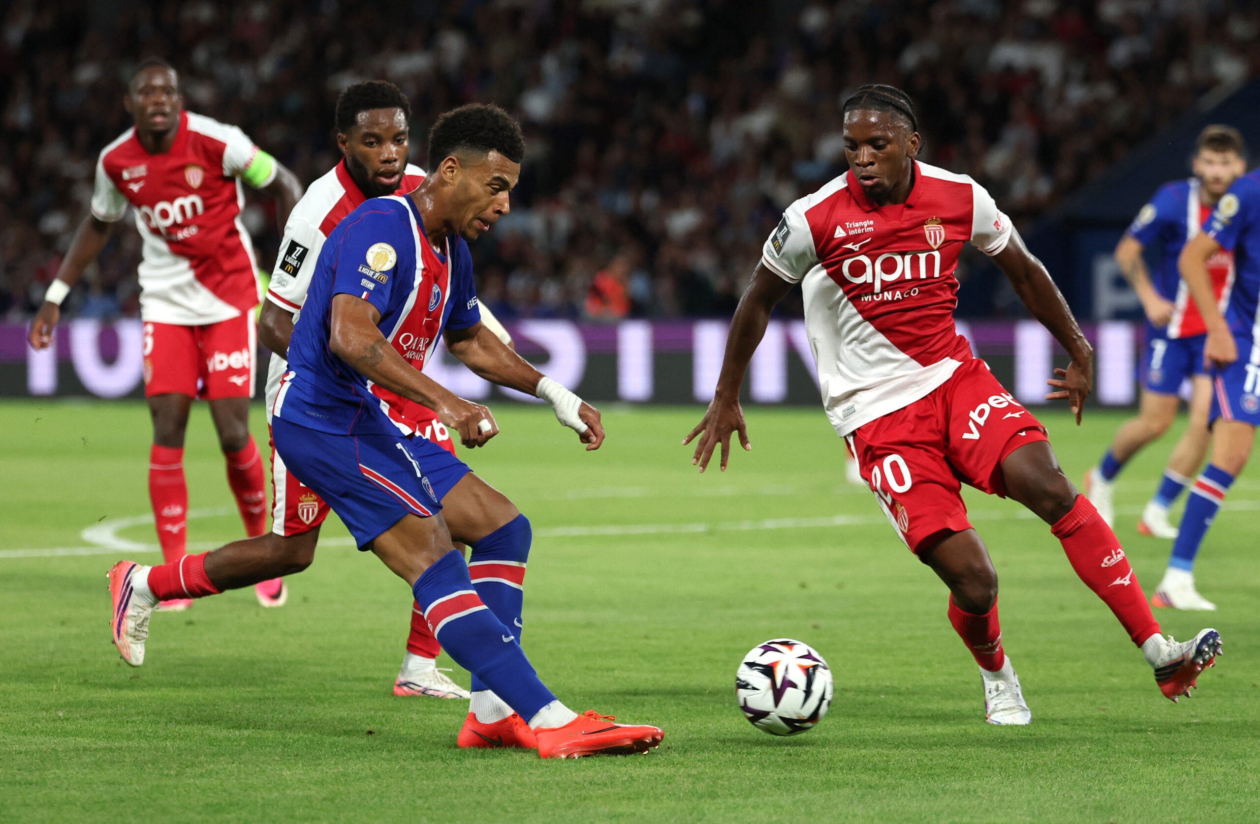 Galatasaray’ın rakibi PSG şokta. Monaco geriden gelip yendi