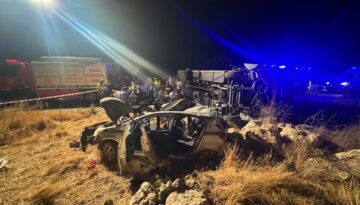 Gaziantep’te otomobil ile midibüs çarpıştı: 7 kişi hayatını kaybetti