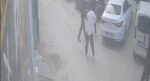 Genç kadını erkek arkadaşından kurtarmak isterken bıçaklandı