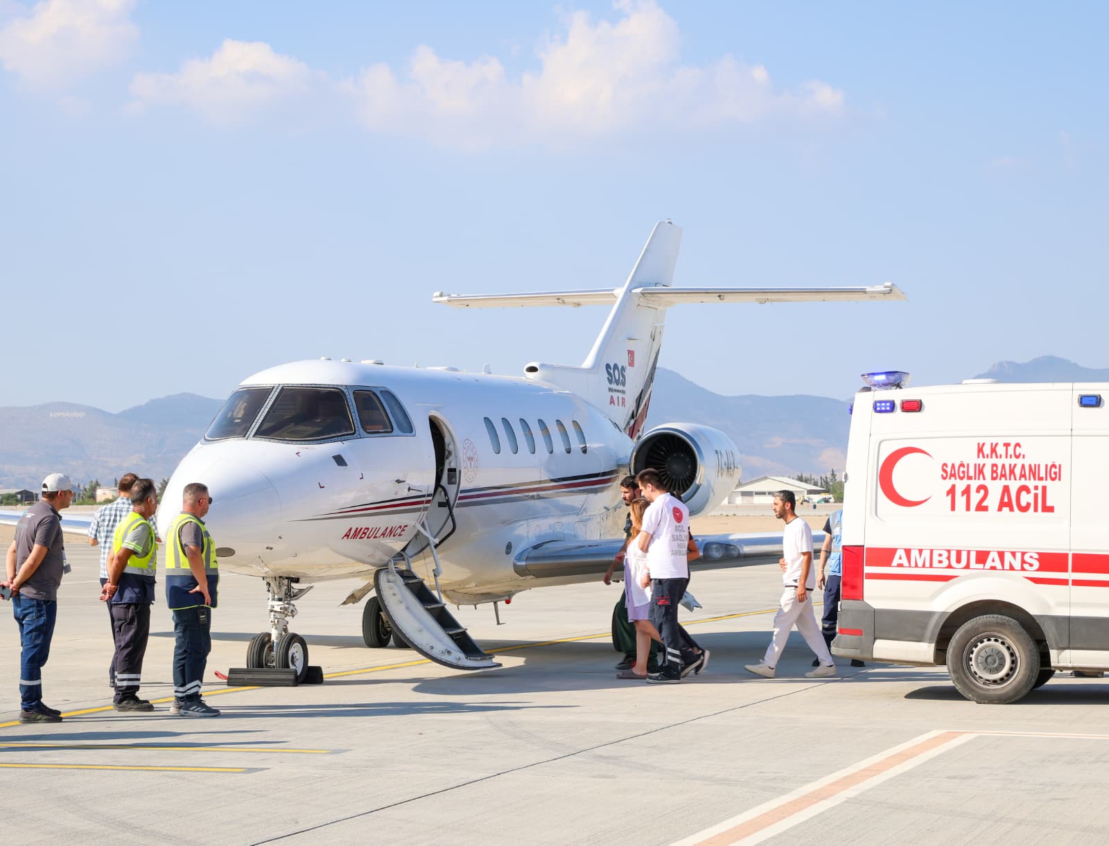 Girne’deki gemi kazasından kurtarılan hamile kadın ambulans uçakla Kocaeli’ye nakledildi