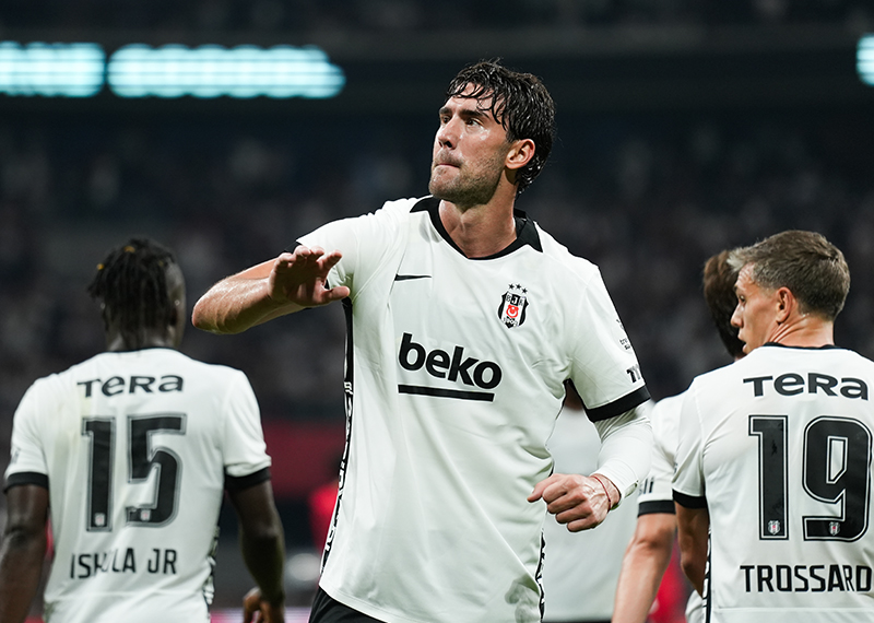 Gollerle başladı, derbiye damga vurdu. Men cezası geliyor