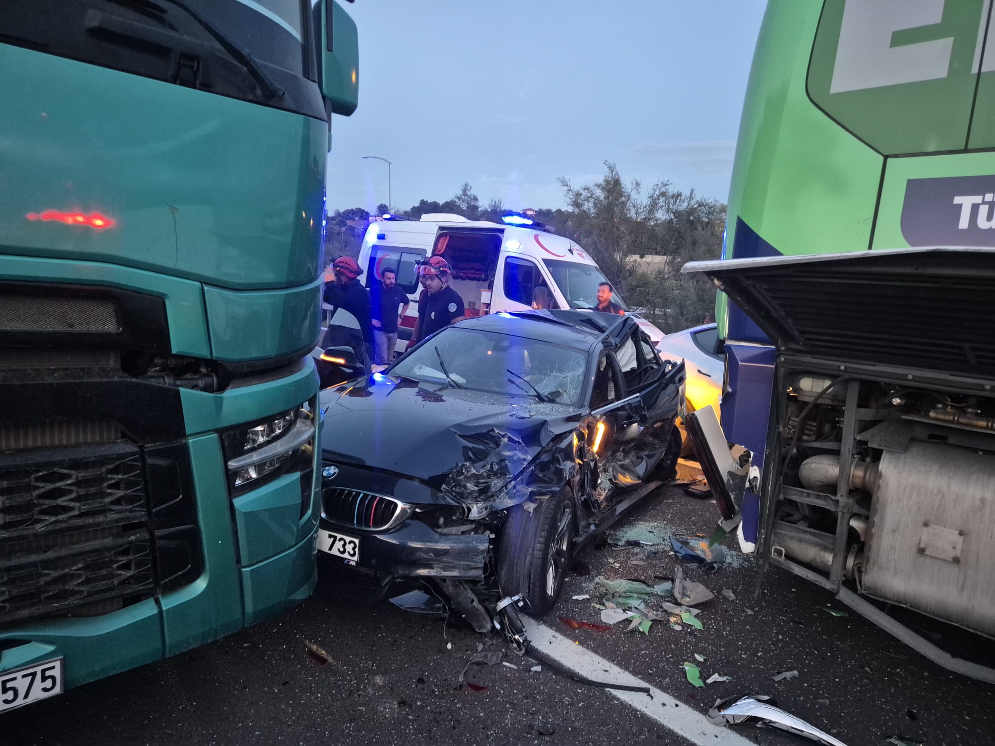 İstanbul-İzmir Otoyolu’nda zincirleme kazada 11 kişi yaralandı