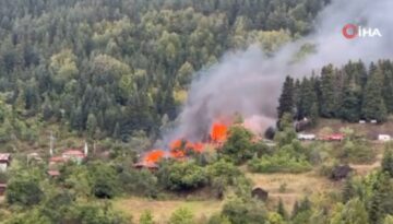 Kastamonu’da köy yangını. Alevler dört eve sıçradı, müdahale sürüyor
