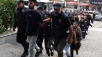 Kendilerini noter olarak tanıtıp 55 ilde dolandırıcılık yapan 18 şüpheli yakalandı