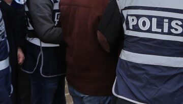 Kırmızı bültenle aranan suç örgütü şüphelisi sınırda yakalandı