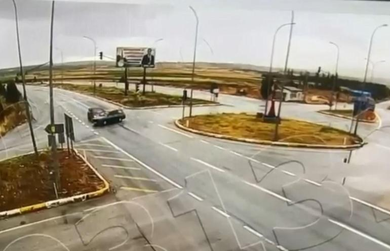 Kütahya’da iki otomobilin çarpıştığı kaza kamerada; 2 ölü, 8 yaralı