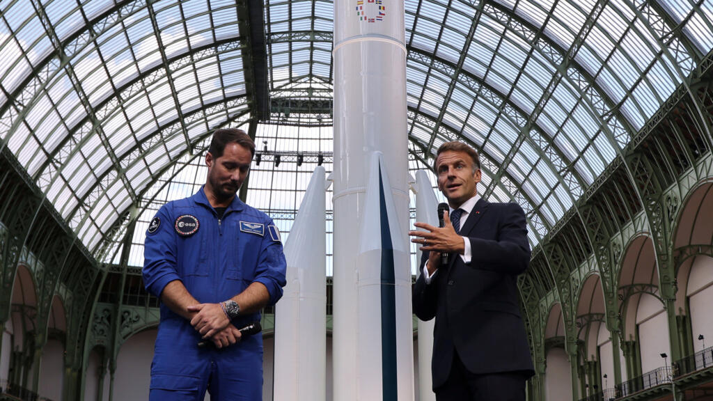 Macron’dan uzayda bağımsızlık çağrısı. “Yolcu mu olacağız, pilot mu?”