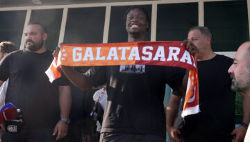 Maliyeti belli oldu. Galatasaray, Fransız futbolcu Bitshiabu’yu kadrosuna kattı