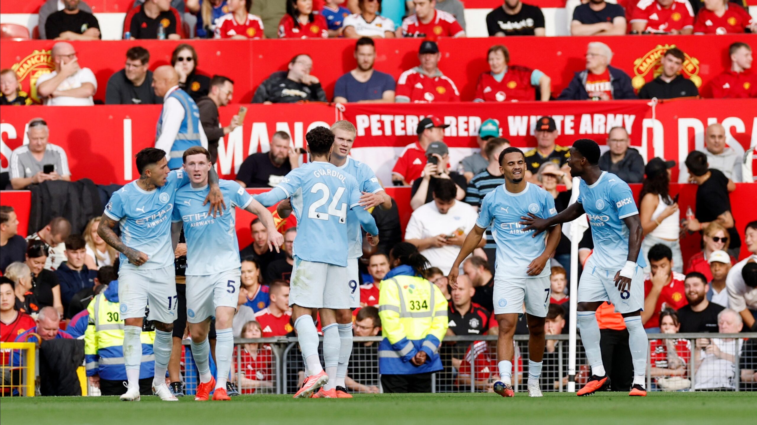 Manchester derbisinde 10 kişi kalan City, United’ı devirdi