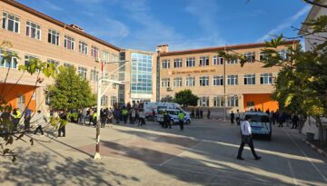Manisa Turgutlu’da lisenin önünde silahlı saldırı: 3 öğrencinin durumu kritik
