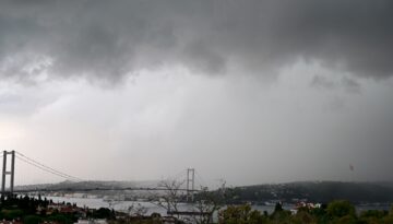 Meteorolojiden sağanak alarmı. İş çıkış saatine dikkat, kuvvetli yağış ve fırtına geliyor