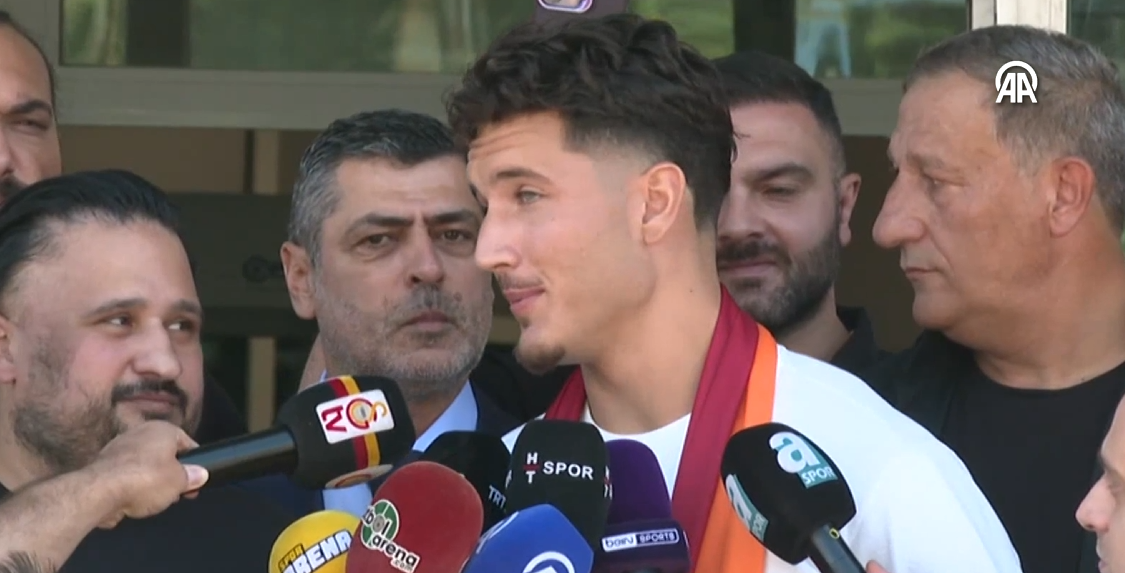 Milli futbolcu Deniz Gül, Galatasaray için İstanbul’a geldi: “Çok mutluyum”