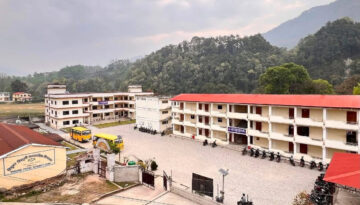 Nepal’deki sellerde yıkılan okulun müdürü, 900 öğrencisinin hayatını nasıl kurtardığını anlattı