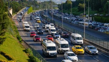 Okullar açılıyor, trafik artıyor. İstanbul’da araçlar dur kalk ilerliyor