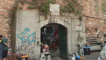 Osmanlı yapısı Galata Bedesteni üzerinde tepki çeken görüntü