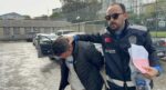 Pencereden eve girip bıçak tehdidiyle cüzdan gasp etti